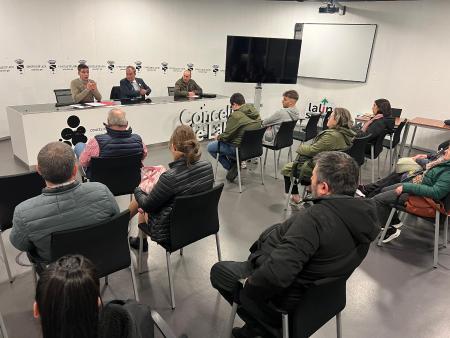 Imaxe: CRESPO REÚNESE CON HOSTALEIROS DO MES DO COCIDO PARA PREPARAR TODO O RELATIVO Á FEIRA DO COCIDO DO VINDEIRO ANO