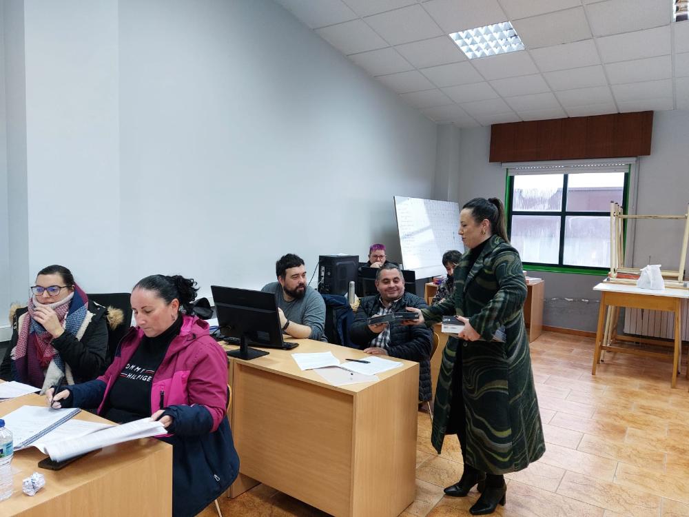 Imagen O ALUMNADO DO OBRADOIRO SÁMAGO TEN DISPOÑIBLE TODO O MATERIAL DIDÁCTICO NAS TABLETAS ELECTRÓNICAS QUE RECIBIRON, COAS QUE SE FACILITA...