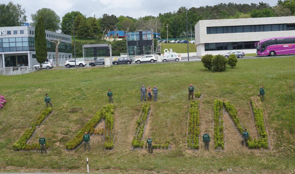 Imagen A SECCIÓN DE XARDINERÍA DE “LALÍN VERDE” DESENVOLVEU EN ABRIL TRABALLOS DE DESBROCES E PLANTACIÓN DE ÁRBORES E ARBUSTOS NOS NÓS DO...