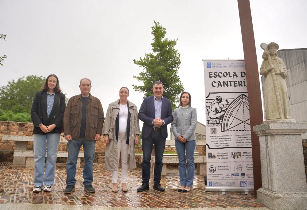 Imagen A ESCOLA DE CANTEIROS DE POIO CEDE DÚAS PEZAS AO CONCELLO DE LALÍN