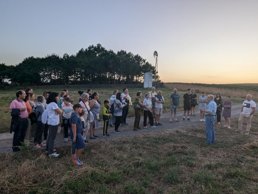 Imagen CORENTA PERSOAS PARTICIPARON NO VISIONADO DESDE O ALTO DE RODELAS NO QUE PUIDERON CONTEMPLAR CONSTELACIÓNS, CORPOS CELESTES E A GALAXIA...