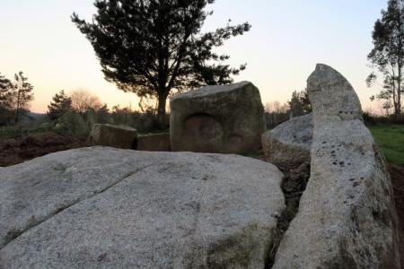 Imaxe: Altar do Sol e Mámoas de Alperiz