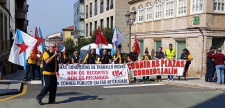 Imaxe: Falamos co carteiro de lalín, Rafael Igrexas Branco, sobre a loita dos traballadores de Correos en lalín. Onte levaron a cabo unha nova...