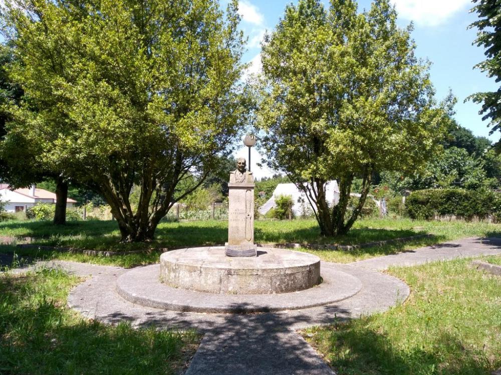 Imagen Busto de Joaquín Loriga e Percorrido do Raid Aéreo Madrid - Manila